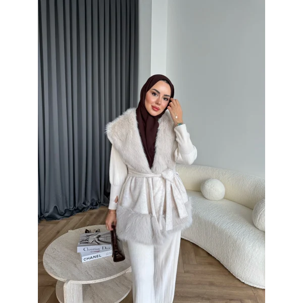 Lakas Yaka Ve Alt Kısmı Kürk Detaylı Yelek - Bej