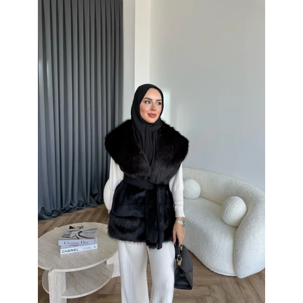 Lakas Yaka Ve Alt Kısmı Kürk Detaylı Yelek - Siyah