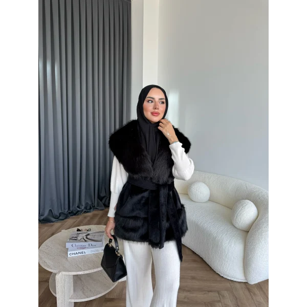 Lakas Yaka Ve Alt Kısmı Kürk Detaylı Yelek - Siyah