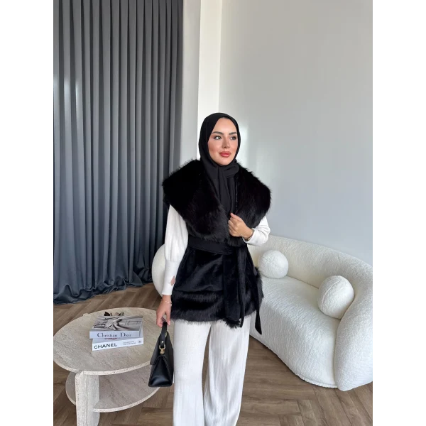Lakas Yaka Ve Alt Kısmı Kürk Detaylı Yelek - Siyah