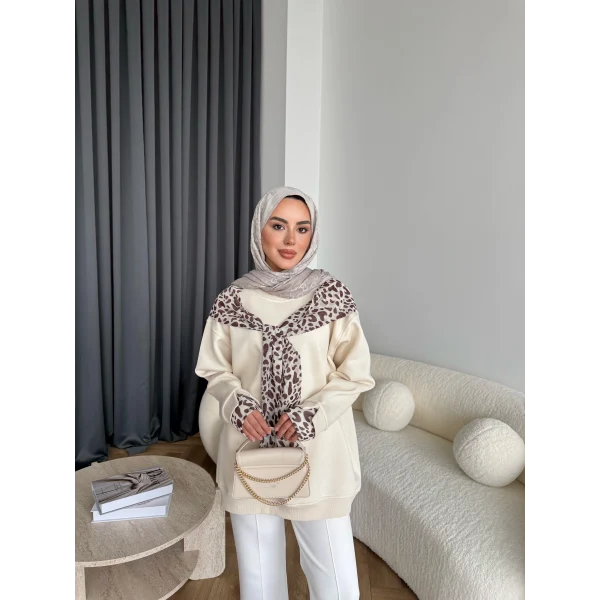 Leopar Fularlı Sweat - Bej