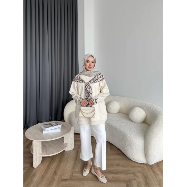Leopar Fularlı Sweat - Bej