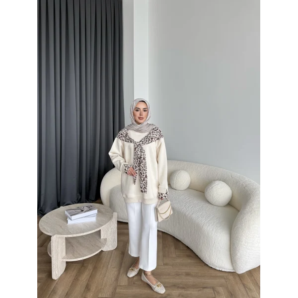 Leopar Fularlı Sweat - Bej