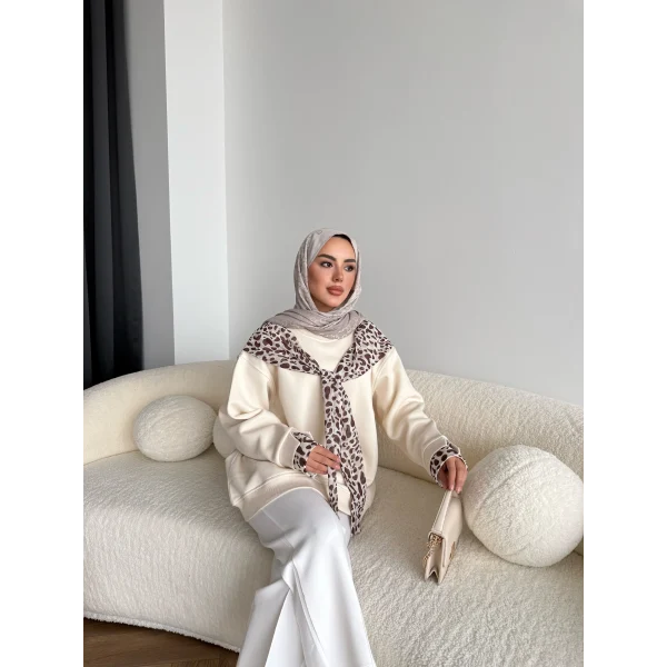 Leopar Fularlı Sweat - Bej