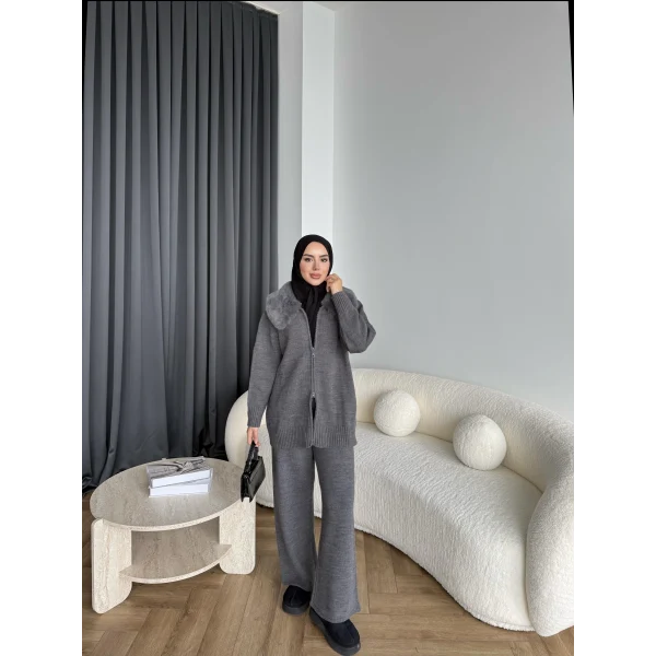 Monica Yakası Kürk Detaylı Takım - Gri
