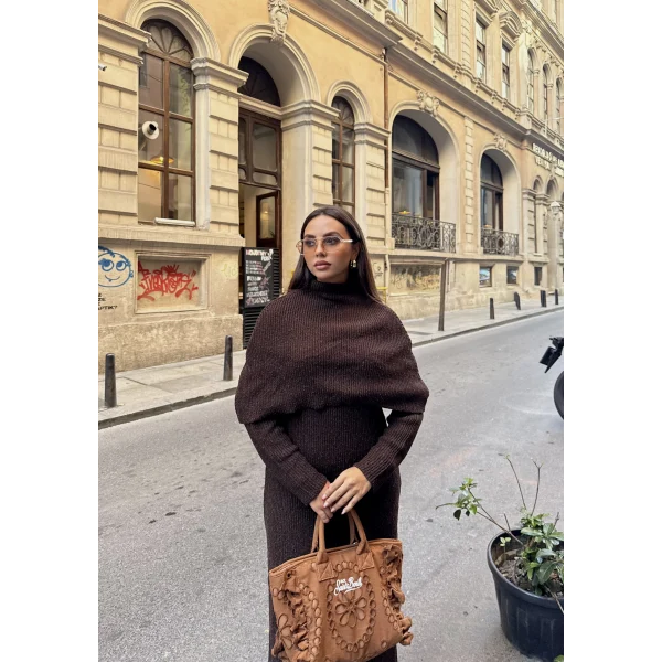 Nes Yaka Triko Elbise - Kahve