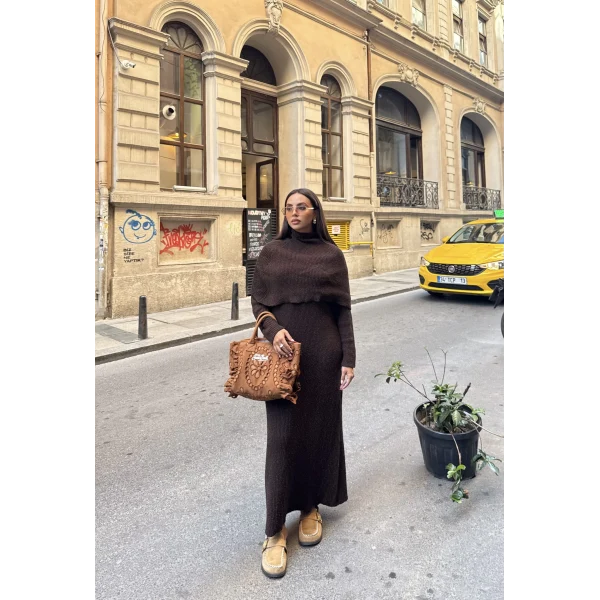 Nes Yaka Triko Elbise - Kahve