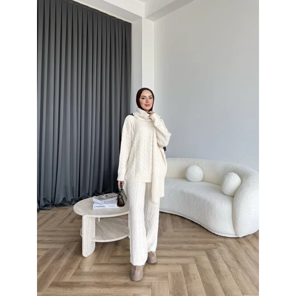 Örgü Atkı Detaylı Triko Takım - Krem