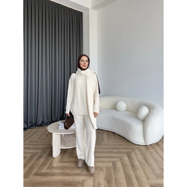Örgü Atkı Detaylı Triko Takım - Krem