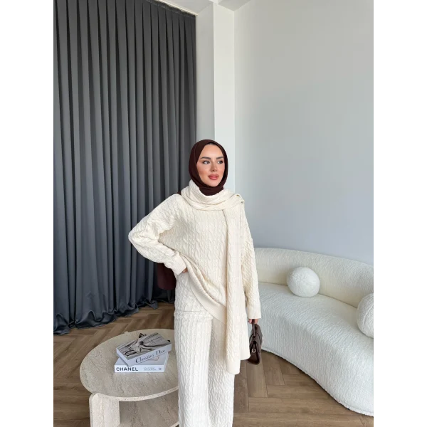Örgü Atkı Detaylı Triko Takım - Krem