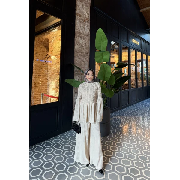 Piliseli Lastik Detay Takım - Bej