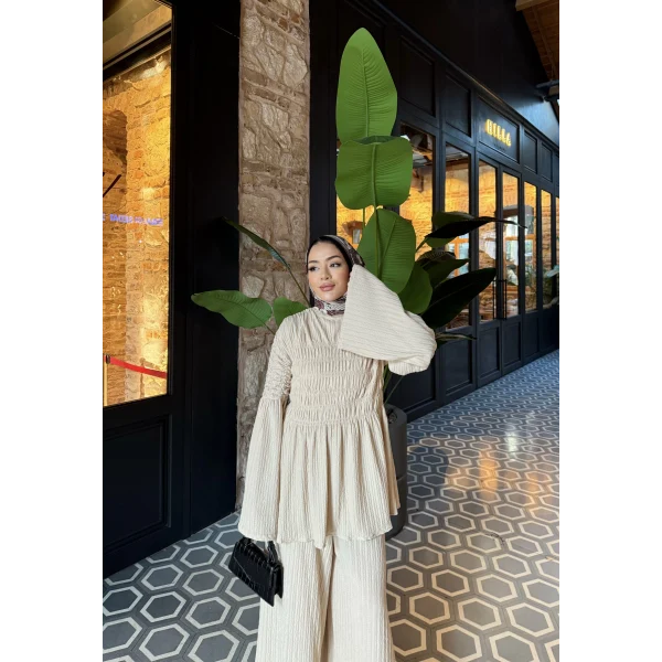 Piliseli Lastik Detay Takım - Bej