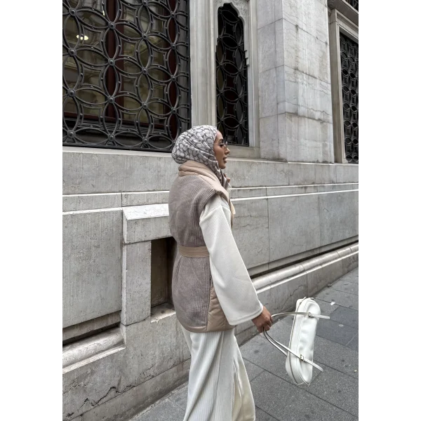 Riva Arka Kısmı Triko Yelek - Bej