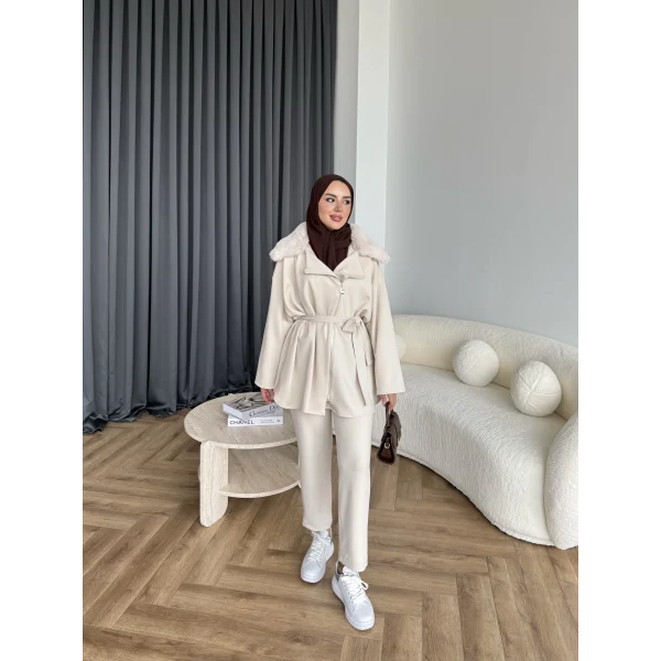 Vare Yakası Kürklü Scuba Takım - Bej