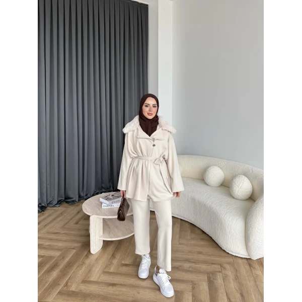 Vare Yakası Kürklü Scuba Takım - Bej