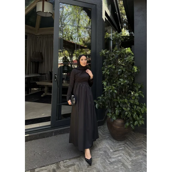 Zeynep Büzgü Detaylı Elbise - Siyah