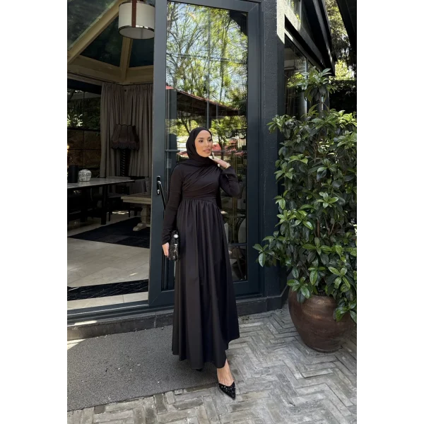 Zeynep Büzgü Detaylı Elbise - Siyah