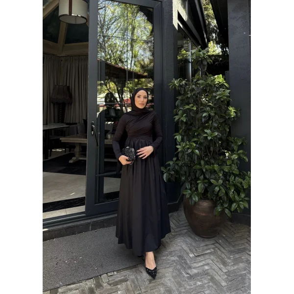 Zeynep Büzgü Detaylı Elbise - Siyah