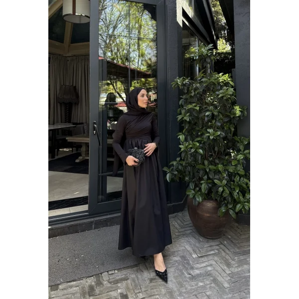 Zeynep Büzgü Detaylı Elbise - Siyah