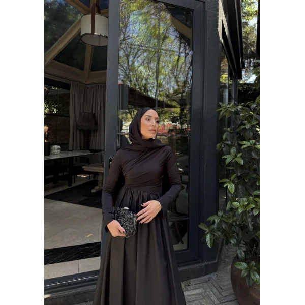 Zeynep Büzgü Detaylı Elbise - Siyah