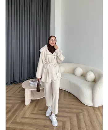 Vare Yakası Kürklü Scuba Takım - Bej