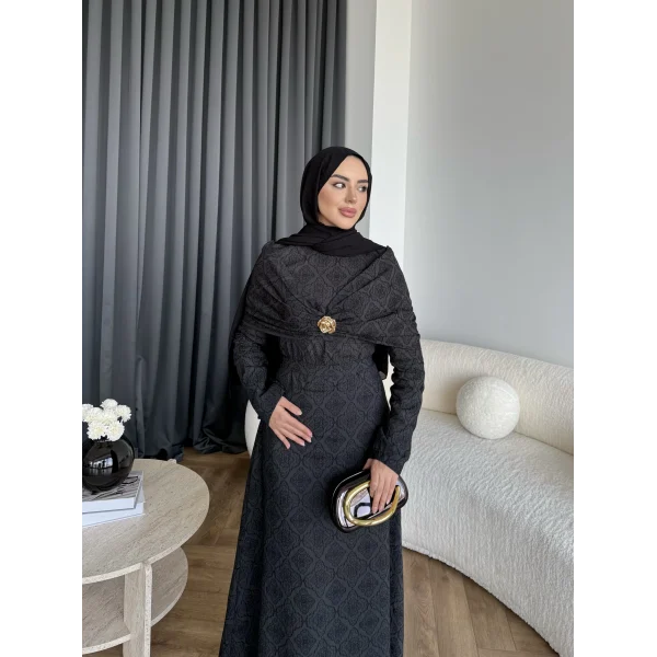 Fuş - Orchid Şal Detaylı Broşlu Elbise - Siyah