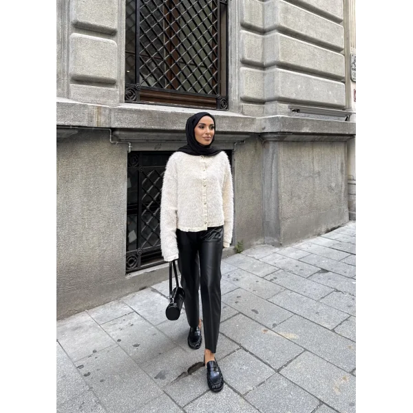 Gold Düğmeli Peluş Hırka - Bej