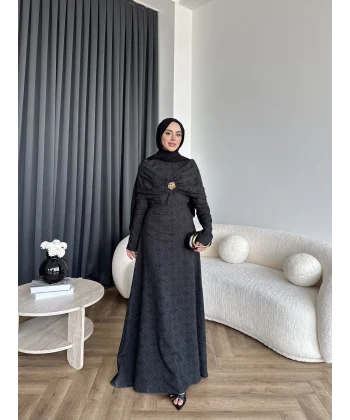 Fuş - Orchid Şal Detaylı Broşlu Elbise - Siyah