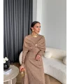 Fuş - Orchid Şal Detaylı Broşlu Elbise - Vizon