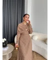 Fuş - Orchid Şal Detaylı Broşlu Elbise - Vizon