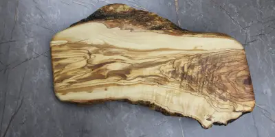 Ahşap Kesme Tahtasında Hijyen Gerçeği: Plastik mi, Bambu mu, Zeytin Ağacı mı?