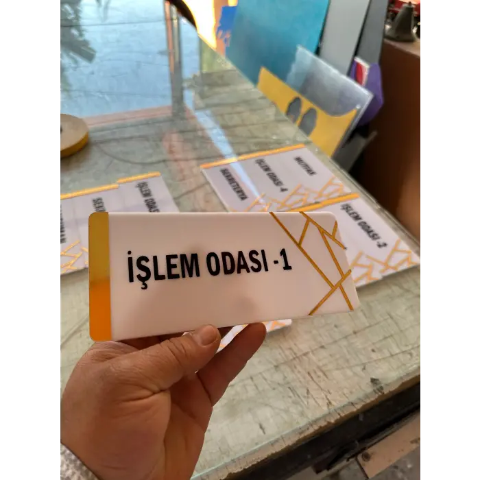 Luxury Serisi Gold Pleksi Kabartmalı Kapı İsimliği Yönlendirme Levha