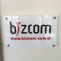 Beyaz Pleksi Kapı ve Duvar Tabelası