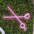 Makas Dekorlu Pembe Neon Led Levha 50x25