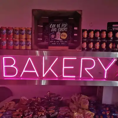 Bakery Temalı Pembe Dekoratif Neon Led Levha