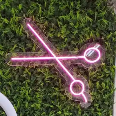 Makas Dekorlu Pembe Neon Led Levha 50x25