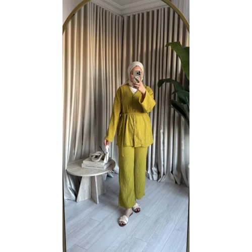 ÖNDEN DÜĞMELİ KUŞAKLI TAKIM YAĞ YEŞİLİ