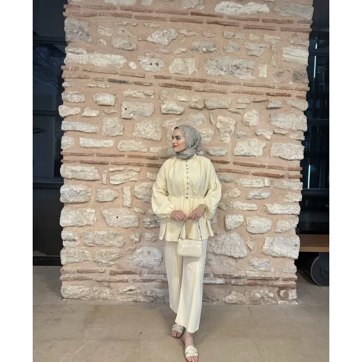 DÜĞME DETAYLI TAKIM SARI