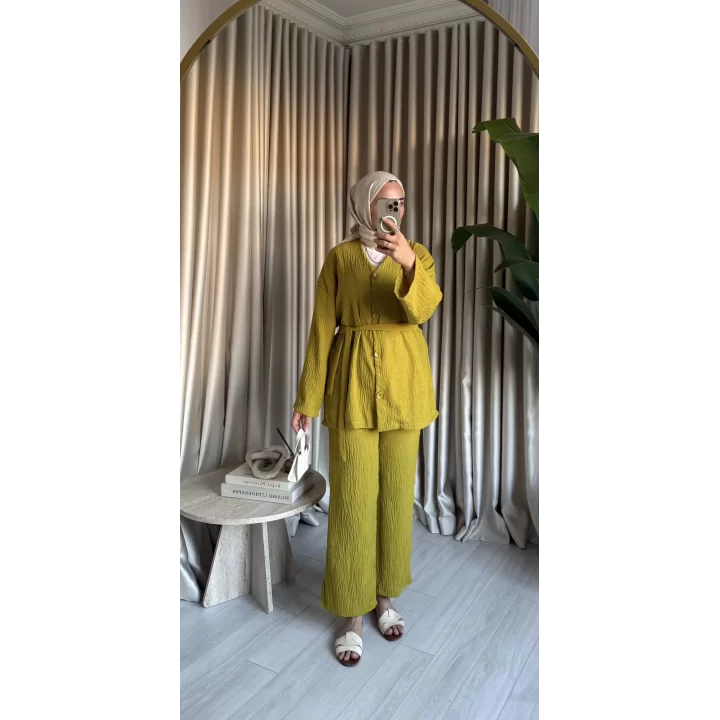 ÖNDEN DÜĞMELİ KUŞAKLI TAKIM YAĞ YEŞİLİ
