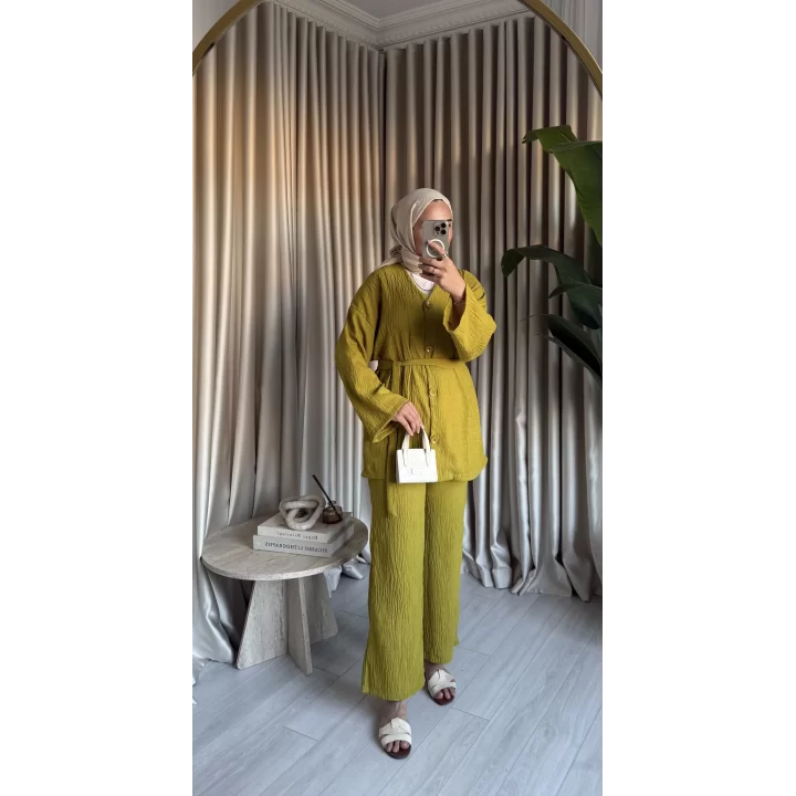 ÖNDEN DÜĞMELİ KUŞAKLI TAKIM YAĞ YEŞİLİ