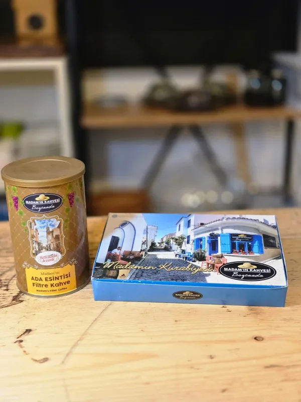 Ada Esintisi Filtre Kahve & Bademli Kurabiye