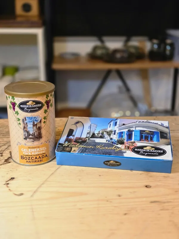 Geleneksel Türk Kahvesi & Bademli Kurabiye