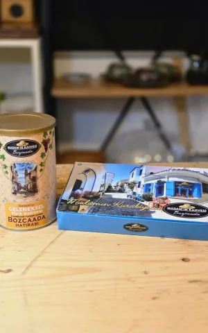 Geleneksel Türk Kahvesi & Bademli Kurabiye