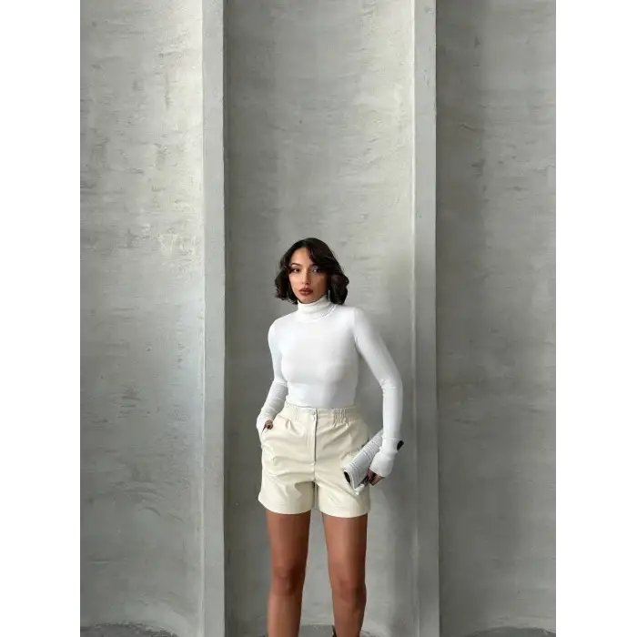 Beli lastikli çıtçıtlı deri şort krem w241007