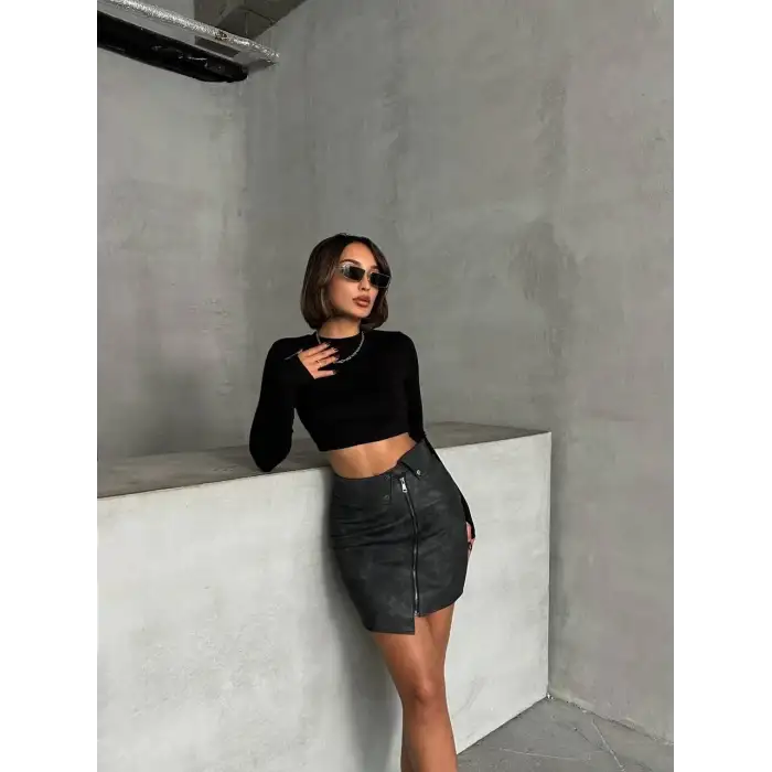 Beli pervazlı fermuarlı eskitme deri etek w24431