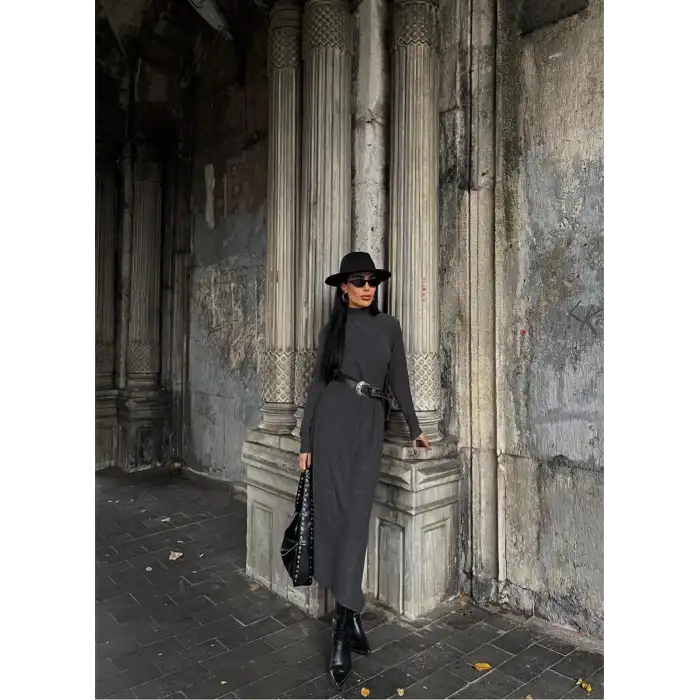 Boğazlı kalın bürümcük uzun elbise siyah