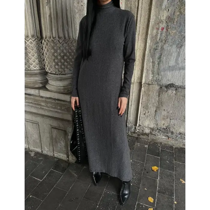 Boğazlı kalın bürümcük uzun elbise siyah