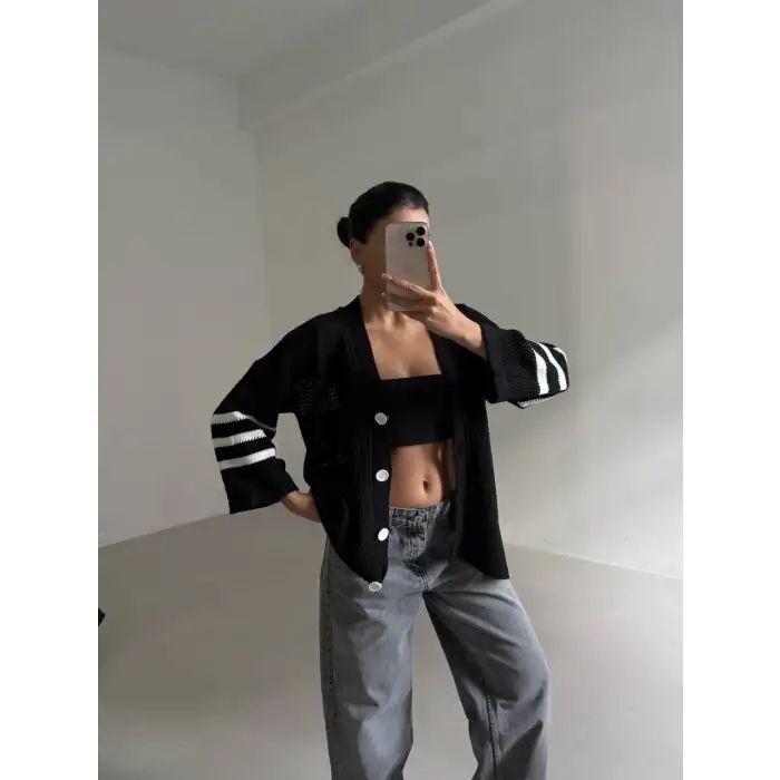 Büyük düğmeli salaş triko hırka siyahbeyaz