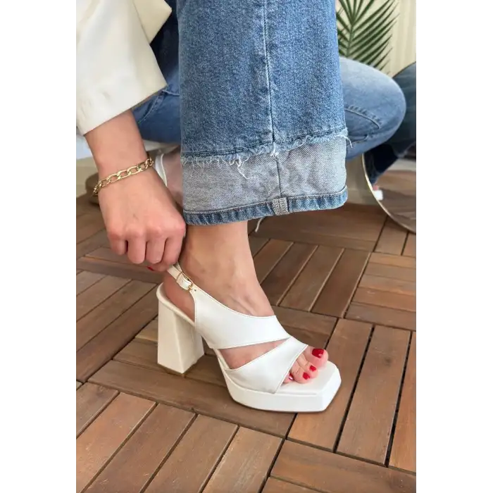 Cica Beyaz Cilt Topuklu Ayakkabı