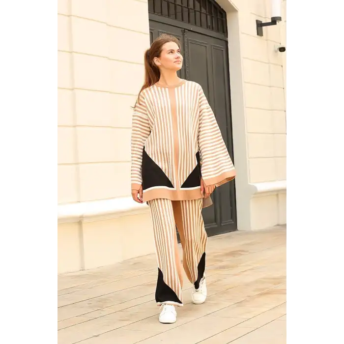 Çizgili bisiklet yaka triko takım Vizon